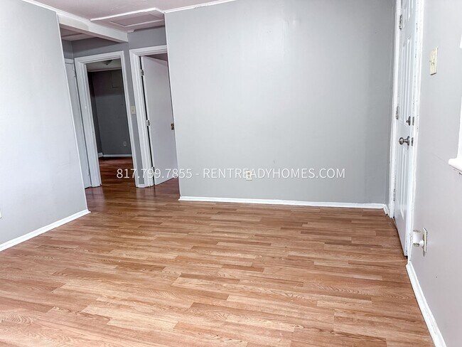 Foto del edificio - 1341 Woodward Rd