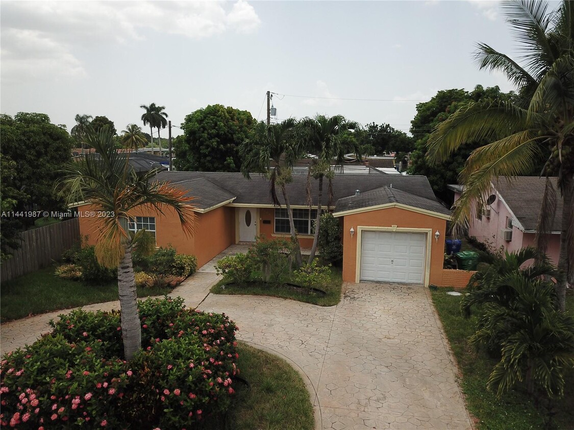 Primary Photo - 2706 Nassau Dr