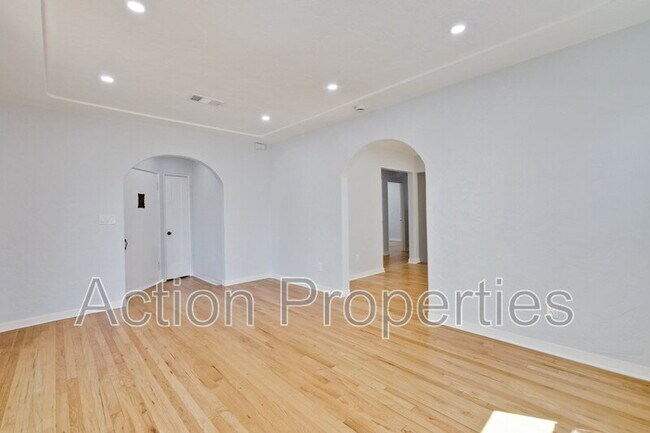 Foto del edificio - 152 S Bayview Ave