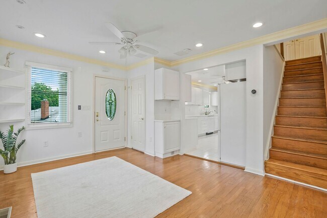 Building Photo - North Arlington 4 BR 5.5 BA Home