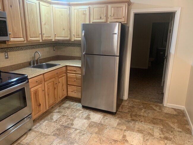 Kitchen - 104 Adams Ave