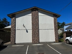 Building Photo - 144 SW Lee St