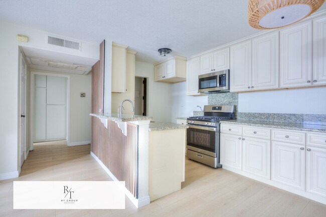 Foto del edificio - Modern High-Rise Living at La Fayette Park Towers