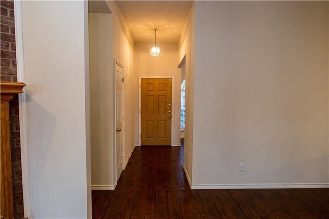 Building Photo - 1524 Pine Bluff Dr