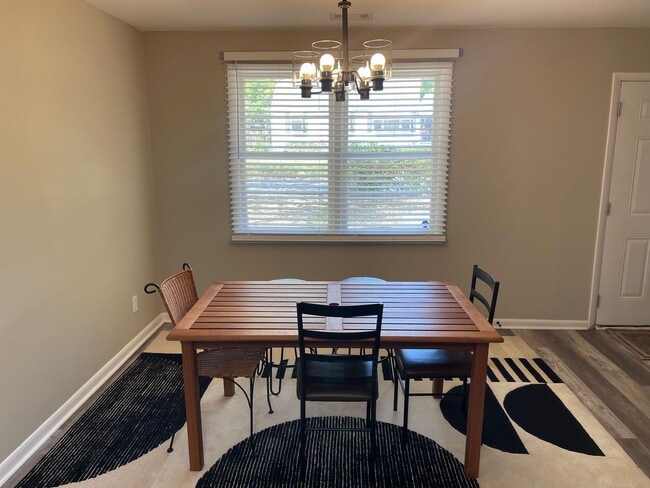 Building Photo - 2033 E 41st St