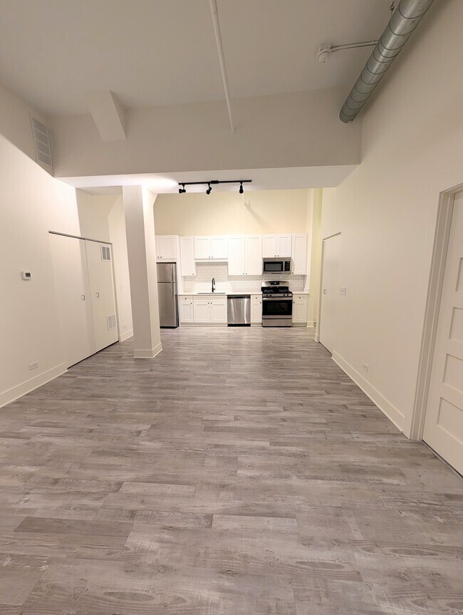 Building Photo - 1914 N Milwaukee Ave