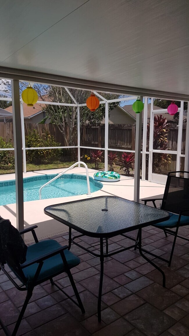 Building Photo - 2561 Ventura Cir