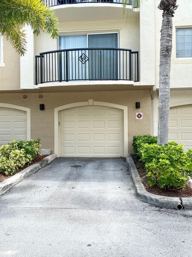 800 Crestwood Ct S Unit 806, Royal Palm Beach, FL 33411 Condo for Rent in Royal Palm Beach, FL