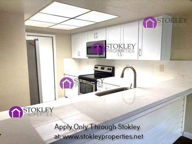 Building Photo - 27 Oak Brook Pl