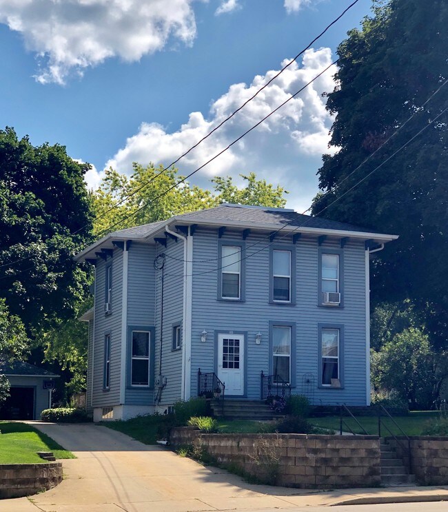 Foto del edificio - 305 E Sumner St