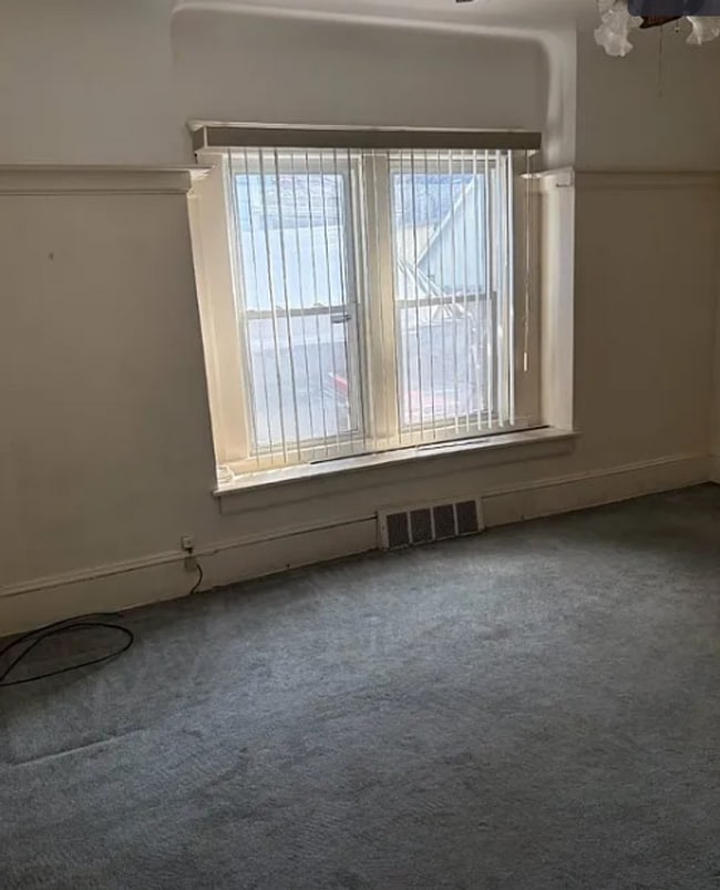 Building Photo - 10814 Hull Ave