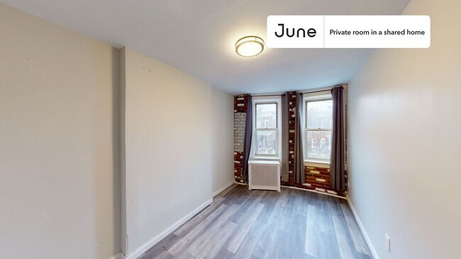 Foto del edificio - Room in Shared 3 bed/1 bath home