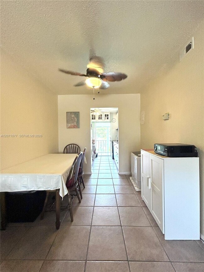 Foto del edificio - 7305 NW 4th Pl