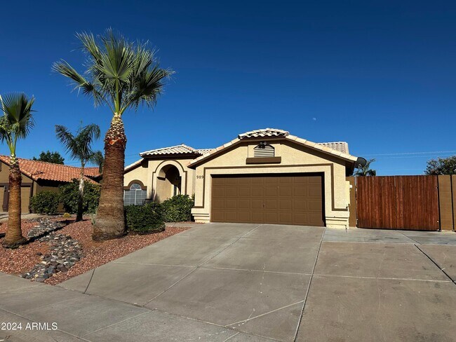 Building Photo - 989 S Canal Dr