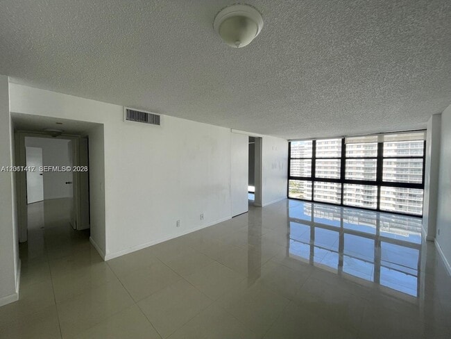 Building Photo - 2049 S Ocean Dr