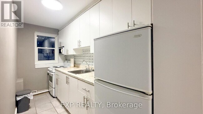 Photo du bâtiment - 725 Melbourne Ave