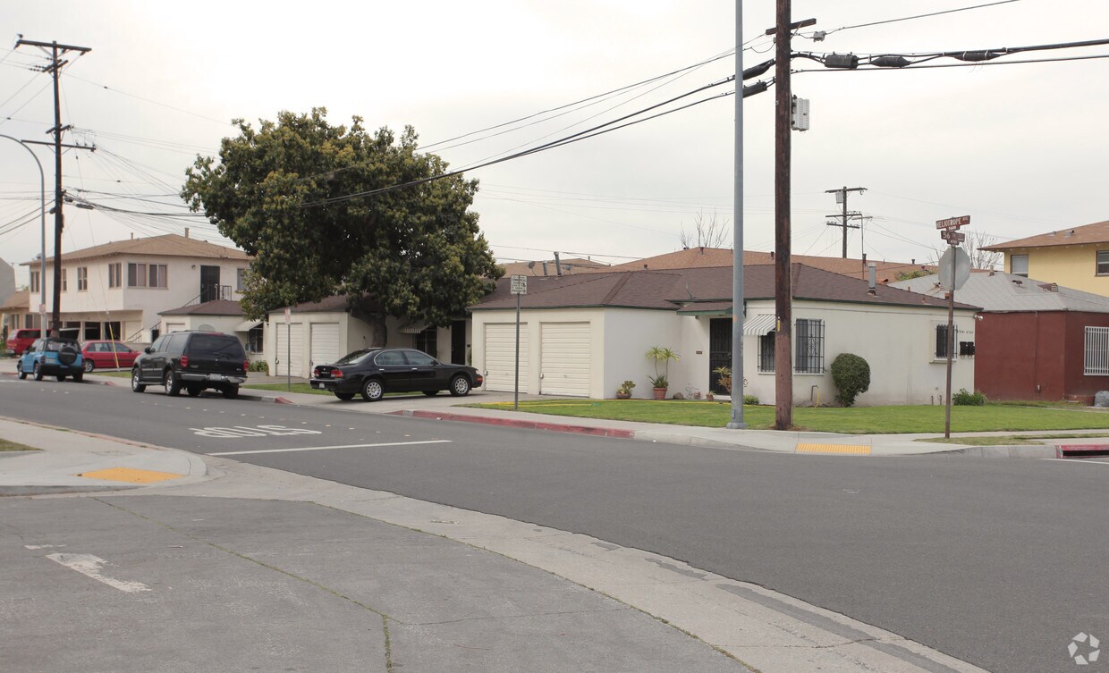 Primary Photo - 5601-5621 Heliotrope Ave