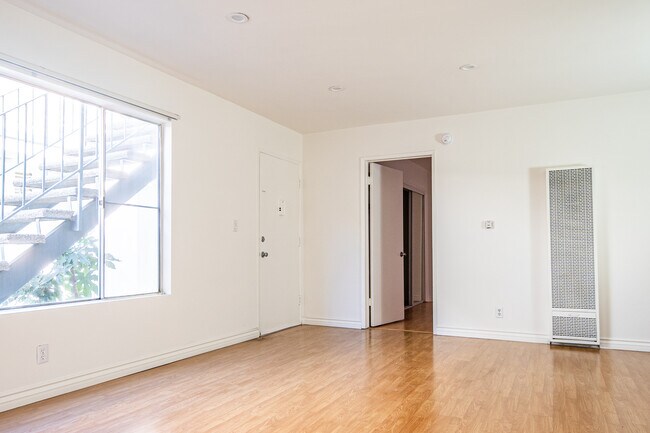 Foto del edificio - 3901 Tilden Ave