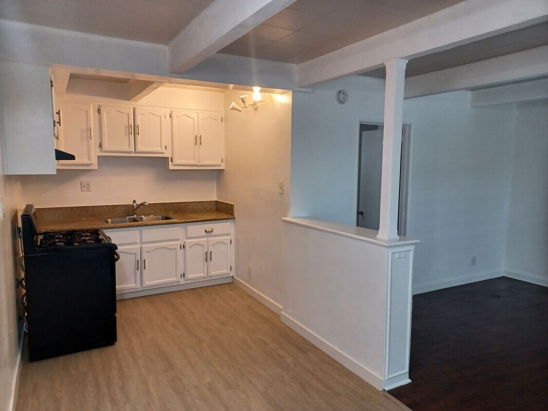 Foto principal - 11913-11913 Vanowen St