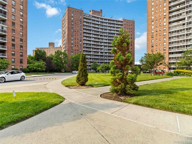 Foto del edificio - 61-25 98th St