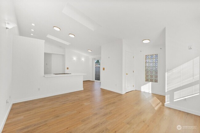 Building Photo - 4820 N Pearl St