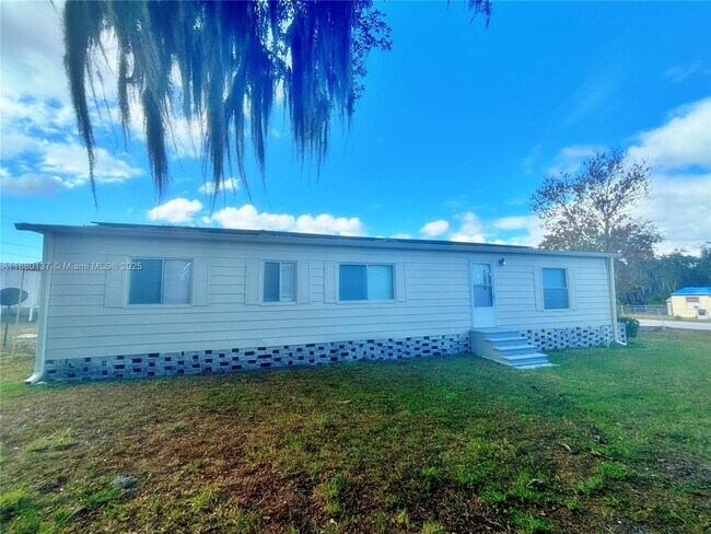 Building Photo - 3930 Country Pl