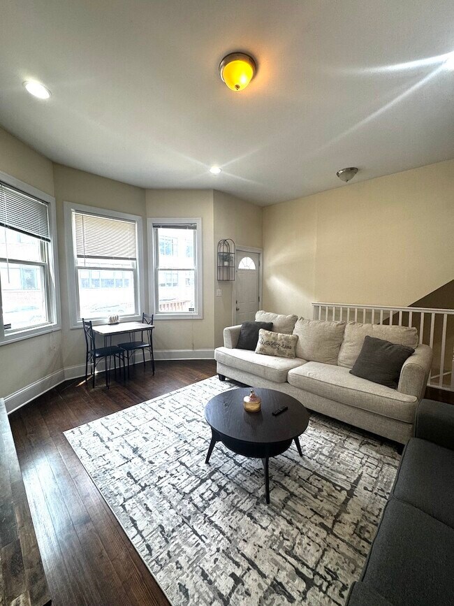 Foto del edificio - 2619 N Southport Ave