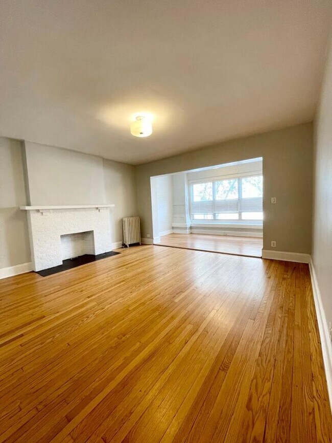 Building Photo - 1 bedroom in Evanston IL 60202