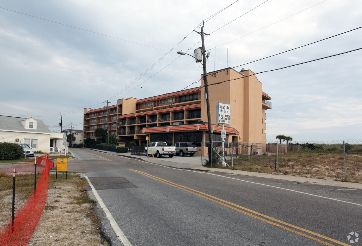 222 N Carolina Beach Ave, Carolina Beach, NC 28428 Apartments in