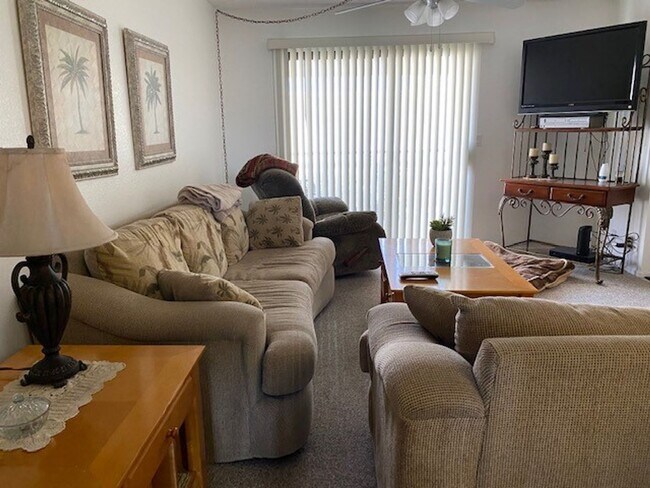 Foto del edificio - Winter and Summer 1BR WaterFront Vacation Condo Fully Furnished, UTILITIES INCLUDED Available 12/...