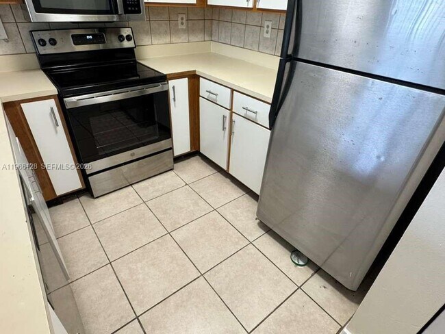 Foto del edificio - 2445 SW 18th Terrace
