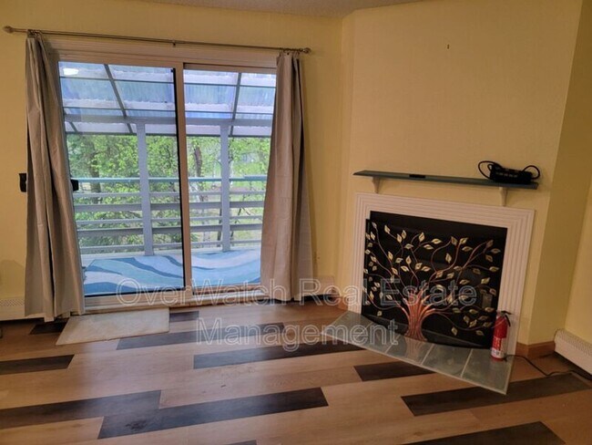 Foto del edificio - 3031 Lois Dr