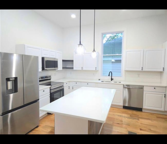 Foto del edificio - 416 Andrew J Hairston PL NW