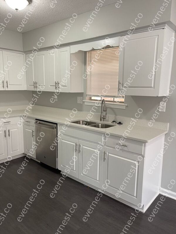 Foto del edificio - 3421 Fox Meadows Rd