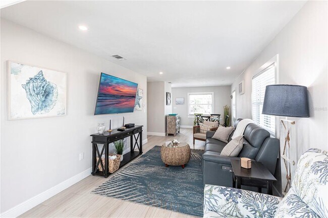 Building Photo - 6020 Midnight Pass Rd