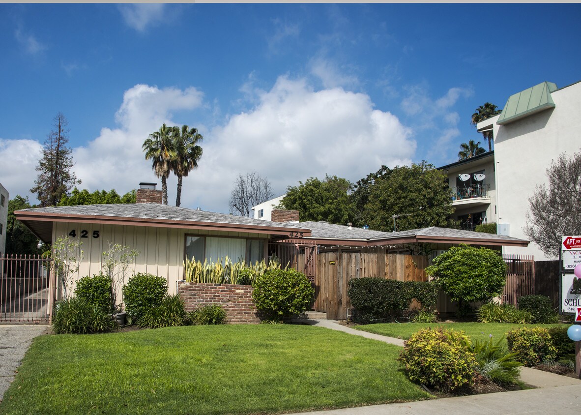 Primary Photo - 425 Los Robles Avenue