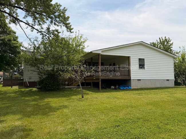 Building Photo - 139 Meadowbrook Dr