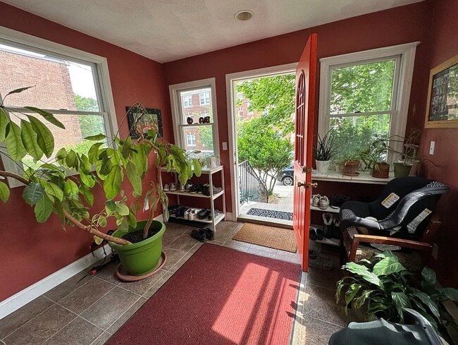 Building Photo - 124 Bynner St