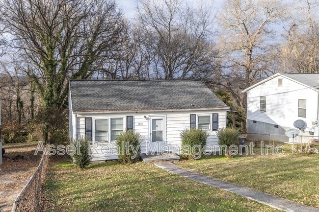 Building Photo - 3821 Selma Ave