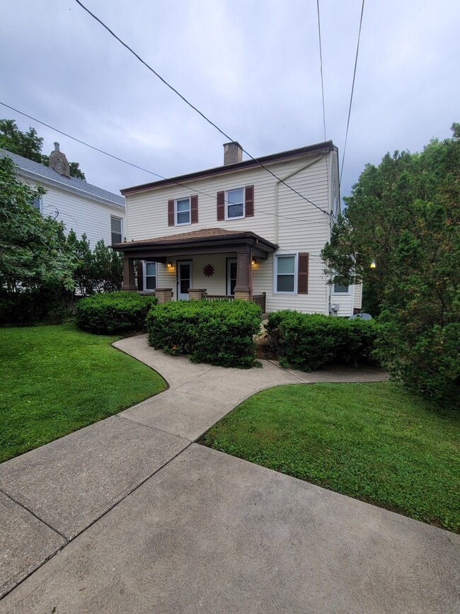 Building Photo - 816 Montague Rd
