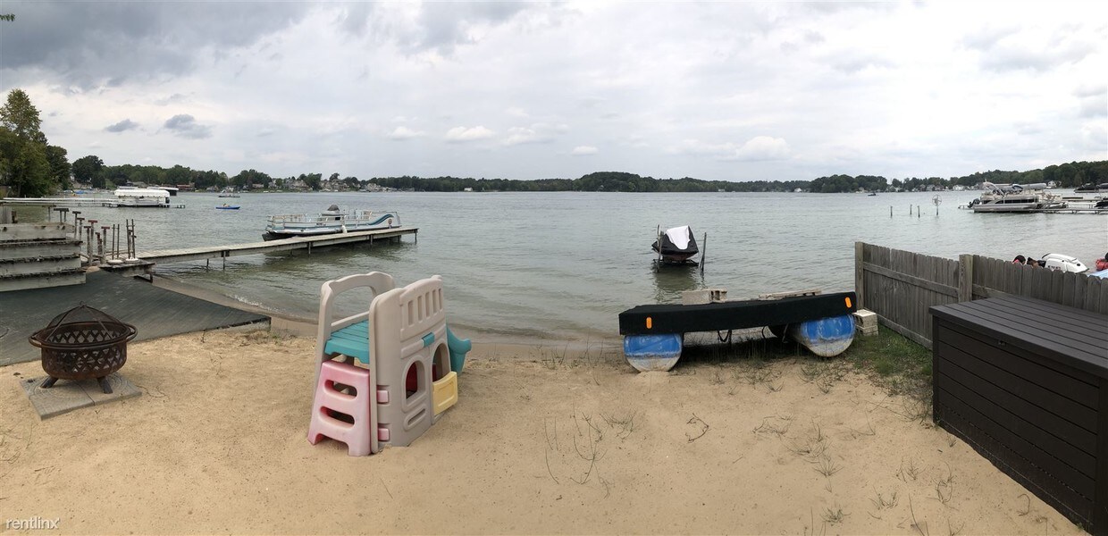 Primary Photo - 2 br, 1 bath House - 541 S Shore Dr
