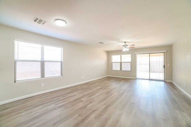 Foto del edificio - 10529 W Foothill Dr