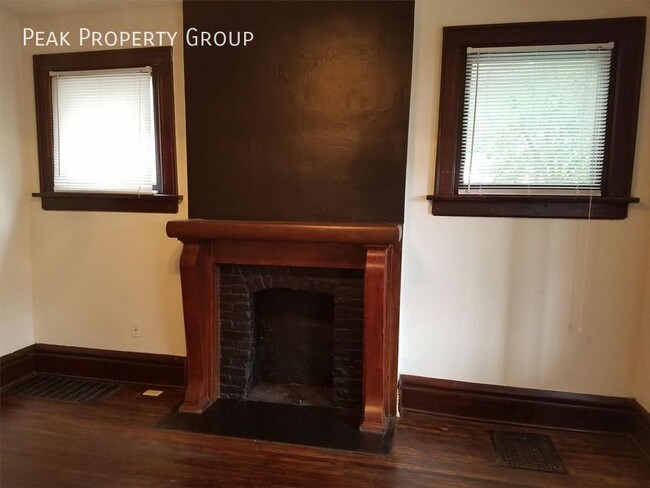 Building Photo - 1480 Summit St
