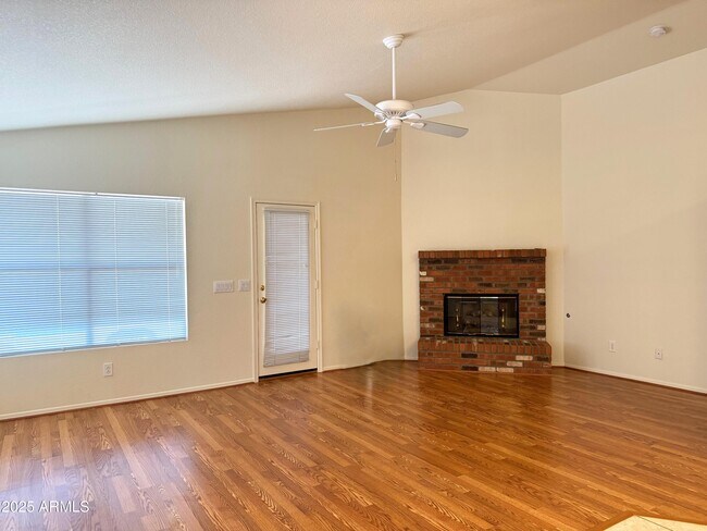 Building Photo - 9837 W Tonopah Dr