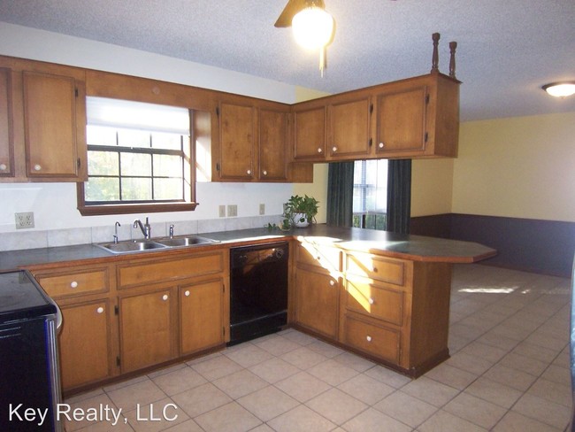 Building Photo - 175 N Dogwood Ln