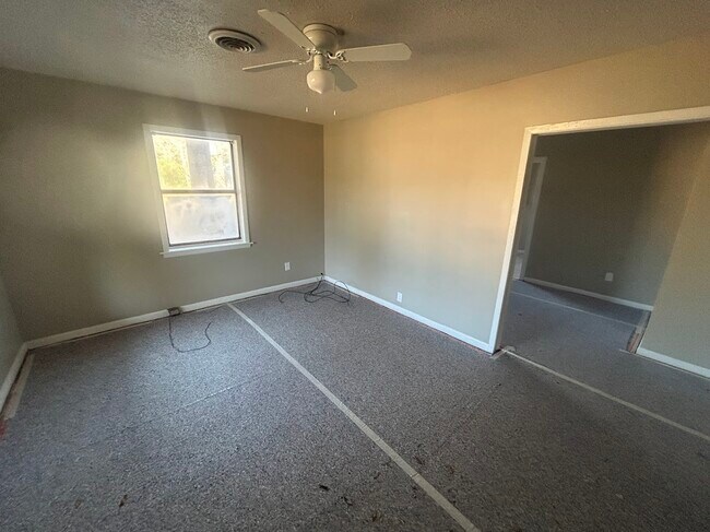 Foto del edificio - 902 Mercedes St