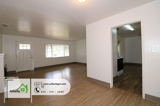 Foto del edificio - Awesome unit at 2802 Churn Ct.  Close to S...