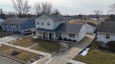 Building Photo - 719 Surrey Dr