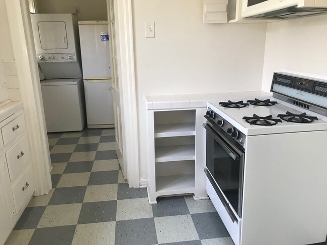 Gas Stove - 10643 Ashton Ave