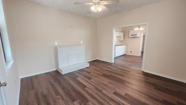 Building Photo - 2128 Early St